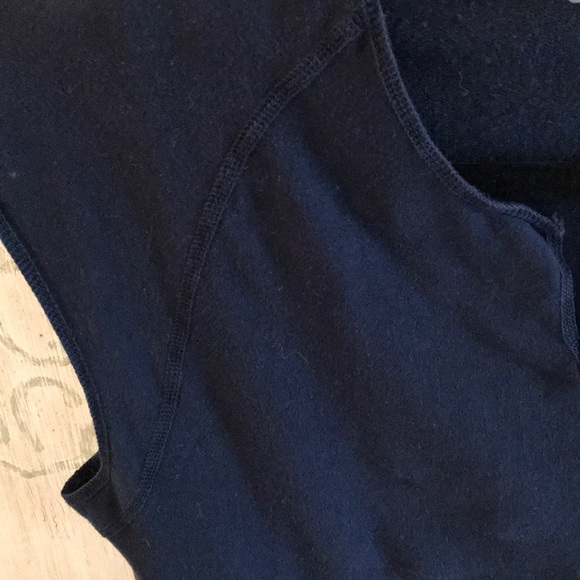 3 Dot navy neck t-shirt with piping detail. Soft! - Picture 4 of 6